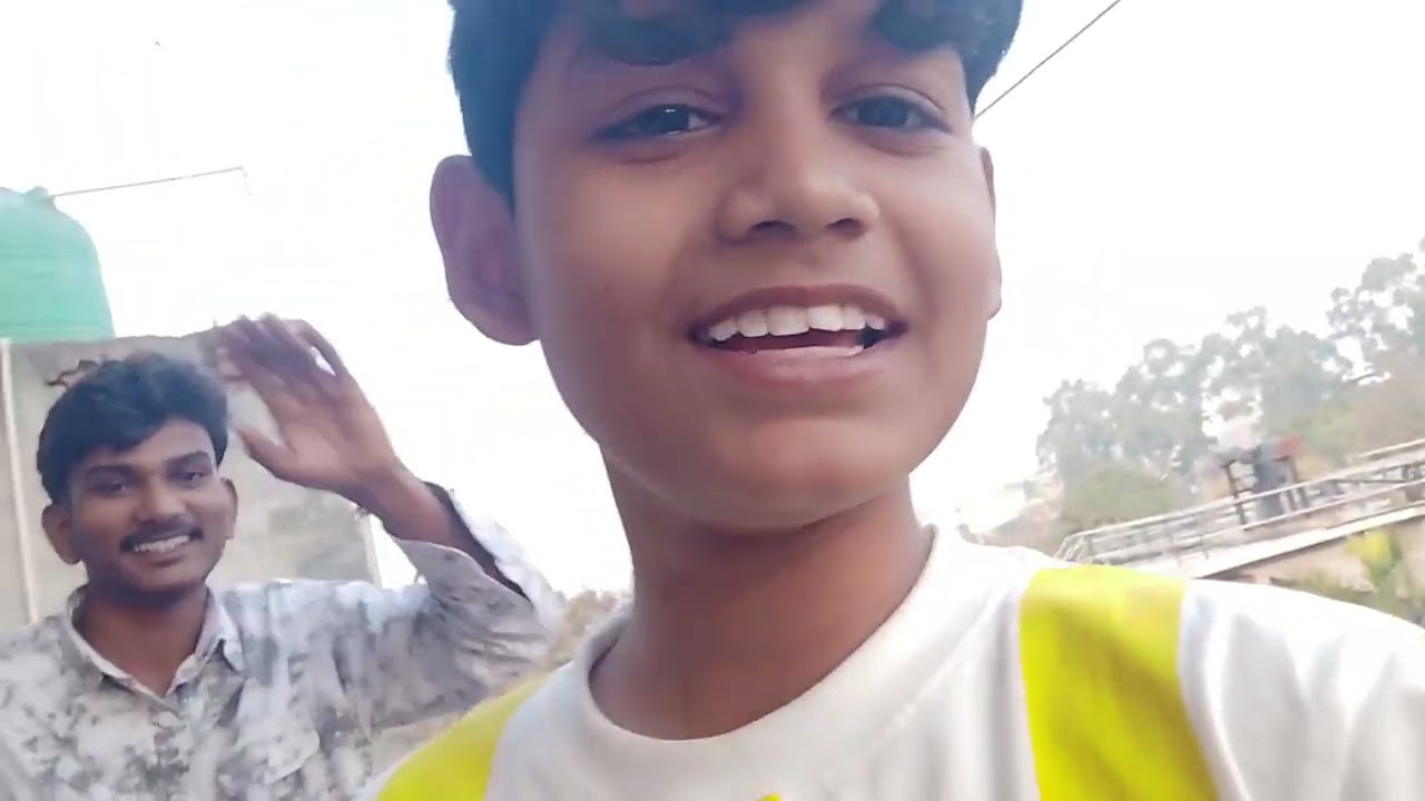 Hi guys my first vlog🥲