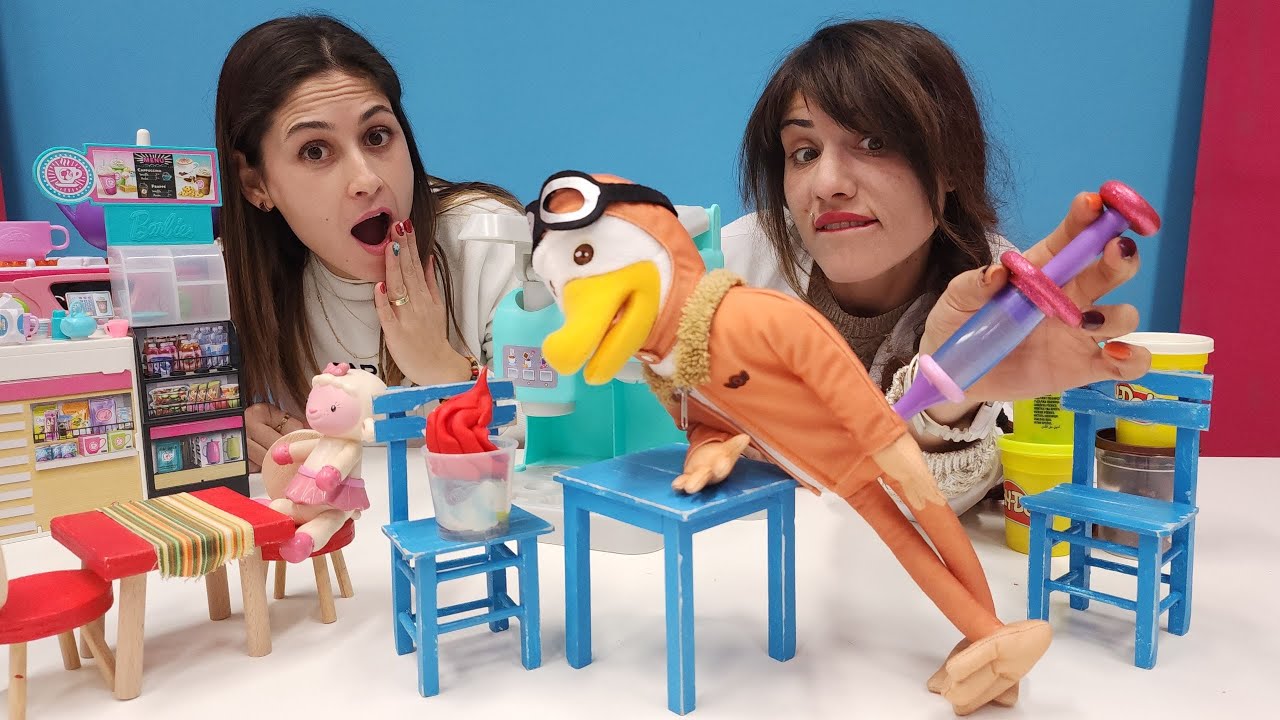 &Ccedil;ocuk videoları. Ayşe'nin kafesinde milkshake i&ccedil;en Kaptan Gaga zehirlendi. Doktor oyunu