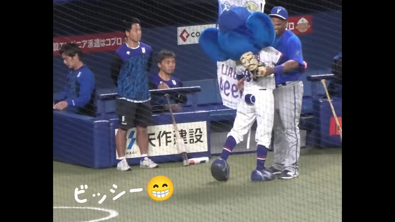 ドアラさん 横浜の元・竜戦士の面々と再会を喜んでます？