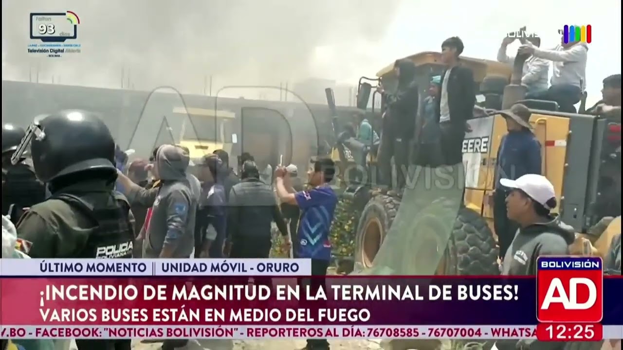 El incendio de magnitud afecta la terminal de buses de Oruro