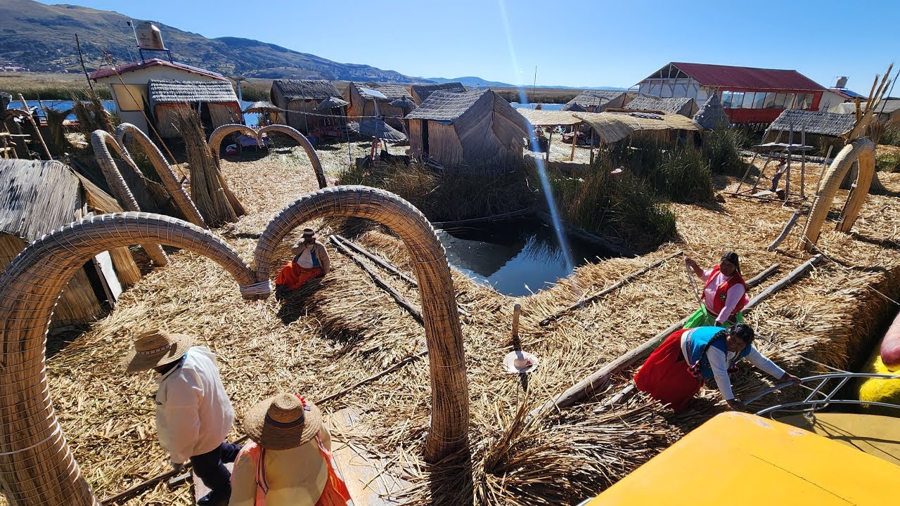 Visiting Uros Islands 🌴 The Floating Villages of Lake Titicaca (Puno, Peru) 🇵🇪