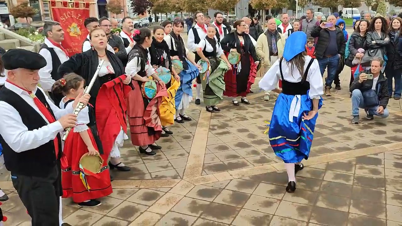 Folklore a Trecastagni con i Gruppi  folk Palmarum Insula, Vecchia Jonia & I 3 Castagni dell'Etna