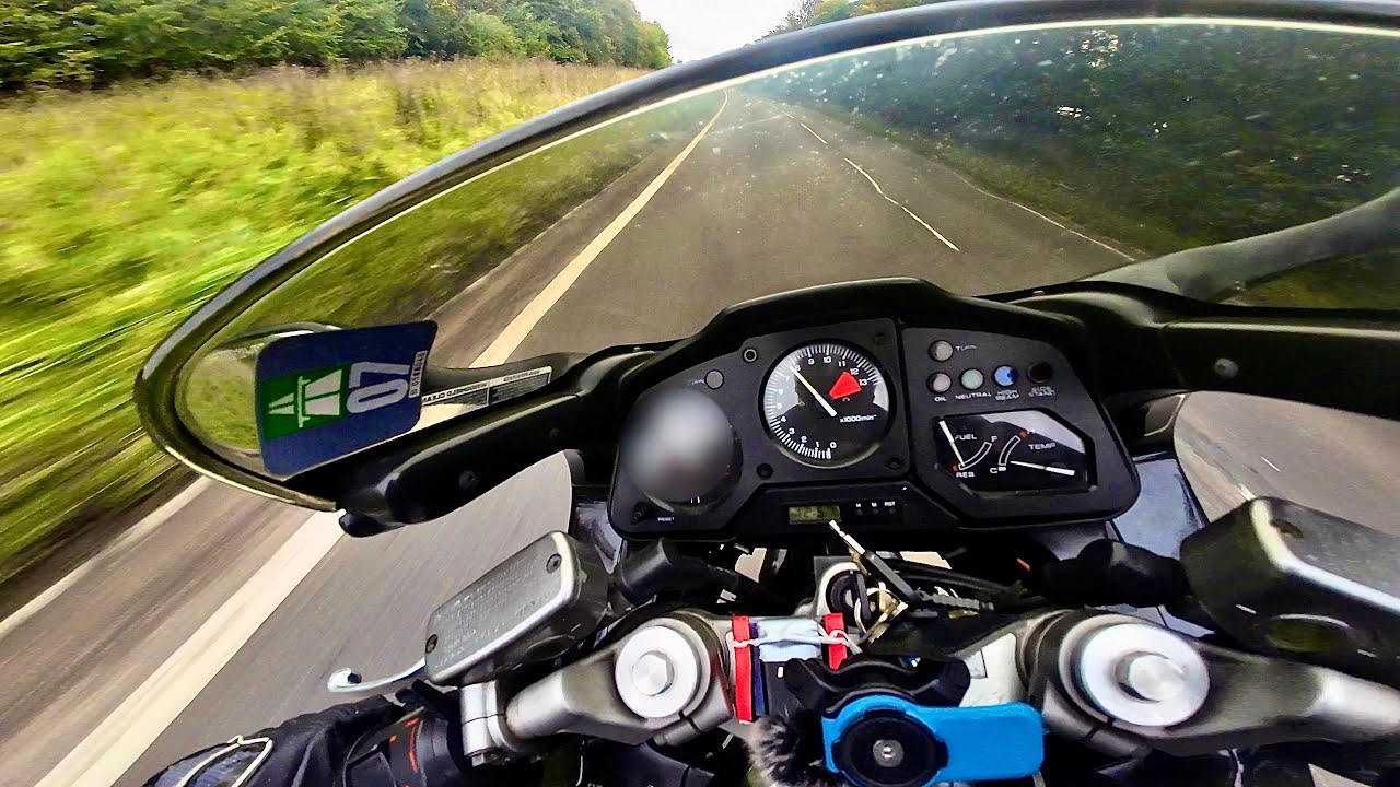 Honda VFR750 - The sweet purr of the VFR! 