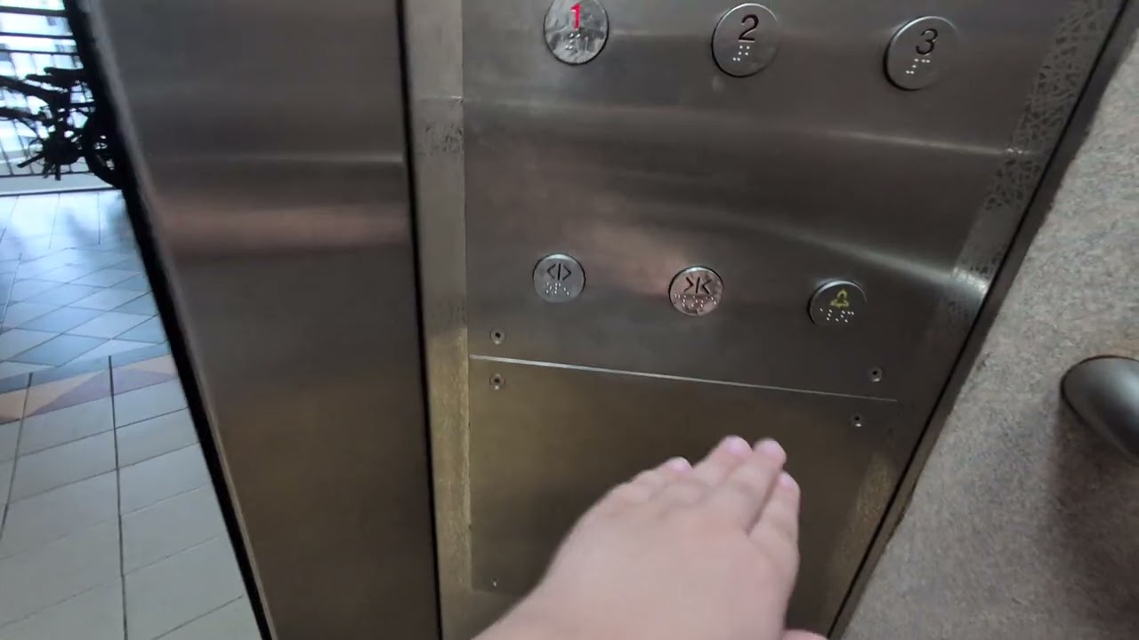 Blk 584 Woodlands South Mitsubishi elevator 