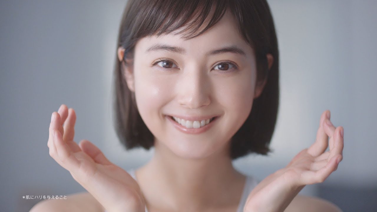 佐々木希、弾む美肌に「いい感じ！」　ファンケル新CMが公開