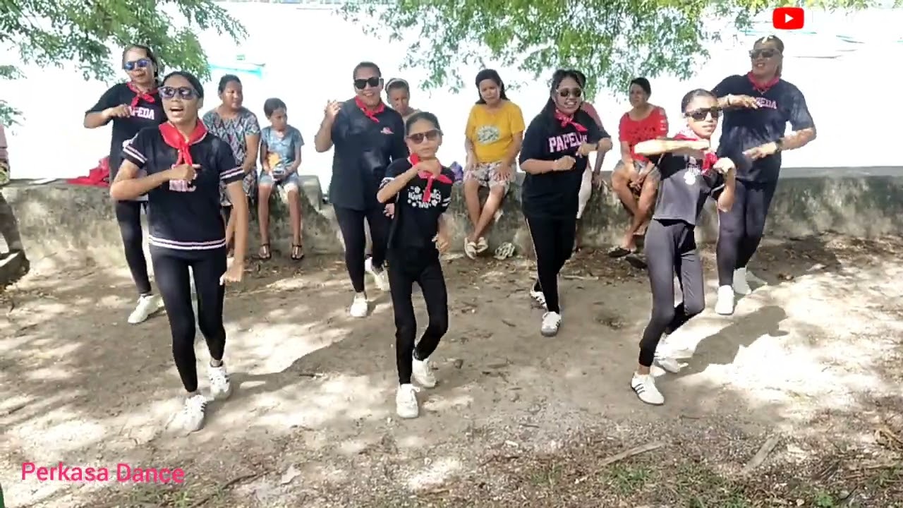 Perkasa Dance. (Nona Potalae) Paperu / DonnyTuhepary