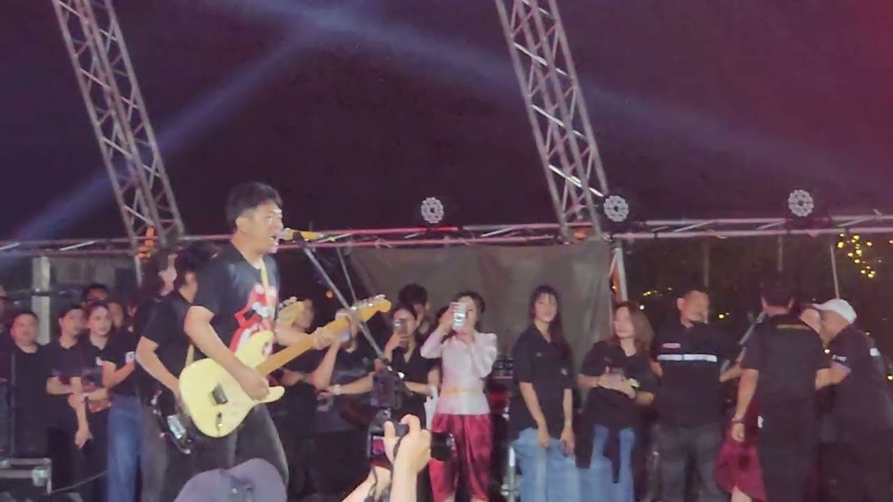 จักรยานสีแดง - #เสกโลโซ แสดงสด พระนครคีรีเขาวัง #เพชรบุรี