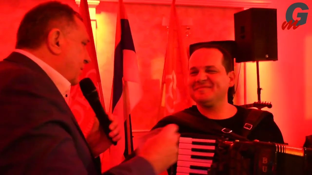 Milorad Dodik zapjevao pjesmu Romanija - Taxi bar