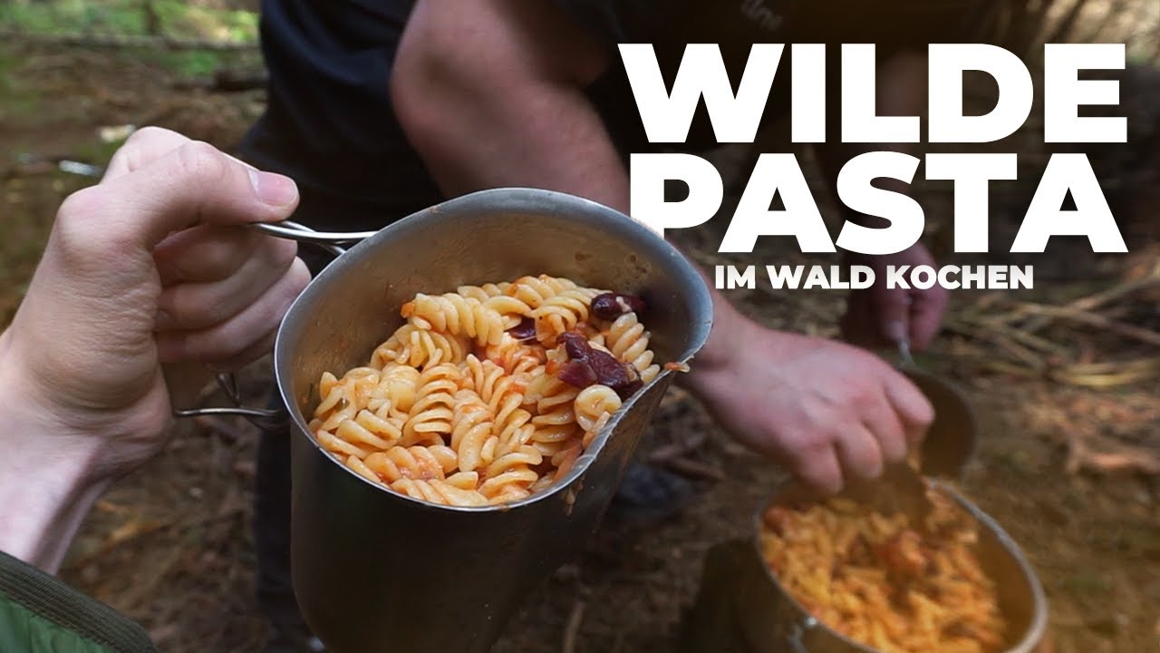 Die wilde Pasta 🍅 Nudeln mit Tomatenso&szlig;e im Wald ⛺️ Outdoor Kochen