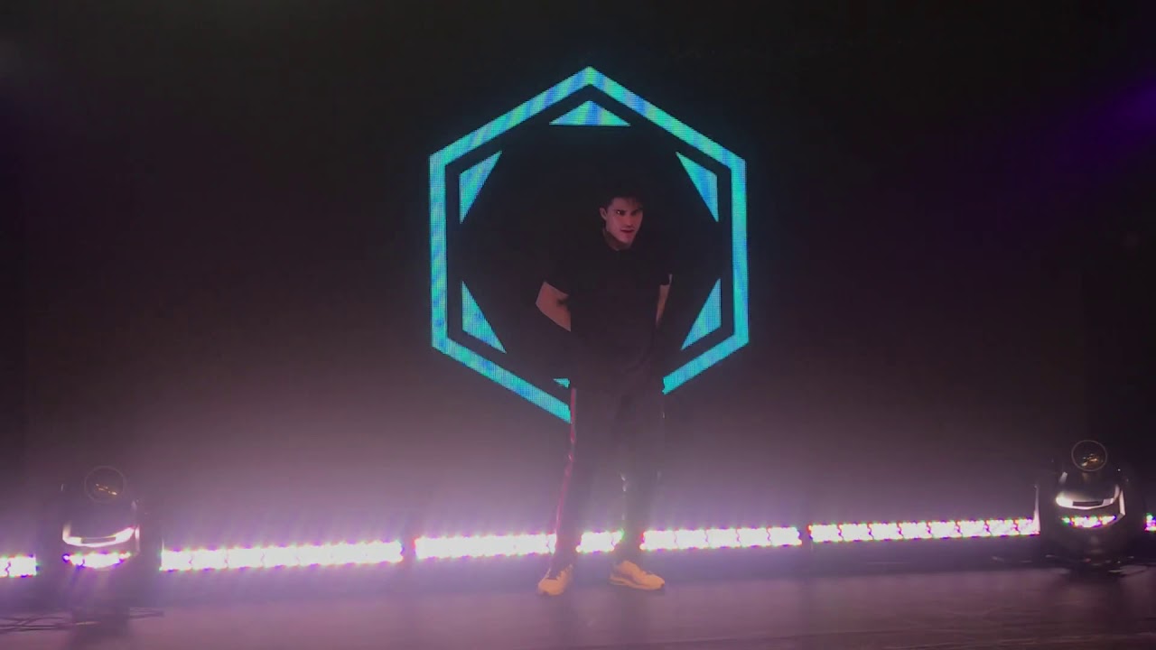 Alex Aiono Performing Her - FUN 23 Tour NYC