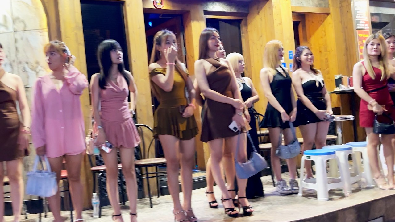 Ultimate Bangkok Nightlife! 🇹🇭 Thermae Street Walk, Thaniya Japan Town & Ekkamai Club Beauties [4K]