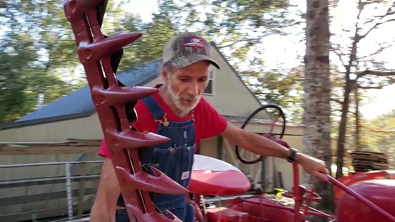 Keeping the POND Looking Good! Using a SICKLE Mower (Farmall Cub)