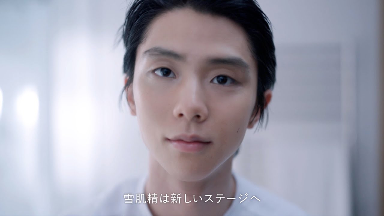 羽生結弦、白シャツ姿で透明感あふれるツヤ肌　幼少期から振り返り新しいステージへ向かう姿を披露　「薬用雪肌精 ブライトニング エッセンス ローション」スペシャル動画「新しいステージへ」篇