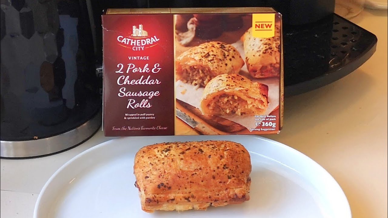 CATHEDRAL CITY 2 PORK & CHEDDAR SAUSAGE ROLLS | NEW | ICELAND | FOOD REVIEW | UNBOXING GIFTS