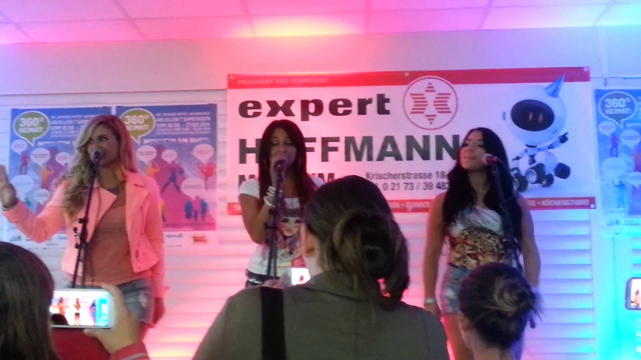 GirlBand live
