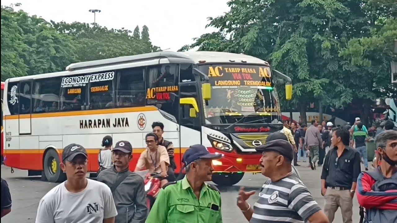 MEMBLUDAK 🔥 SERBUAN PENUMPANG MENJELANG MUDIK LIBUR PANJANG TERMINAL PURABAYA