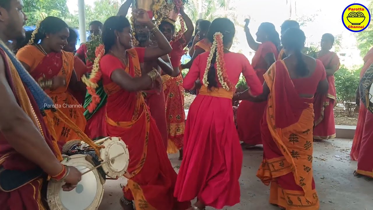 ஓம் சக்தி ஆனந்தமாக பக்தர்கள் ஆட்டம் | Festival dance | Parotta Channel. 