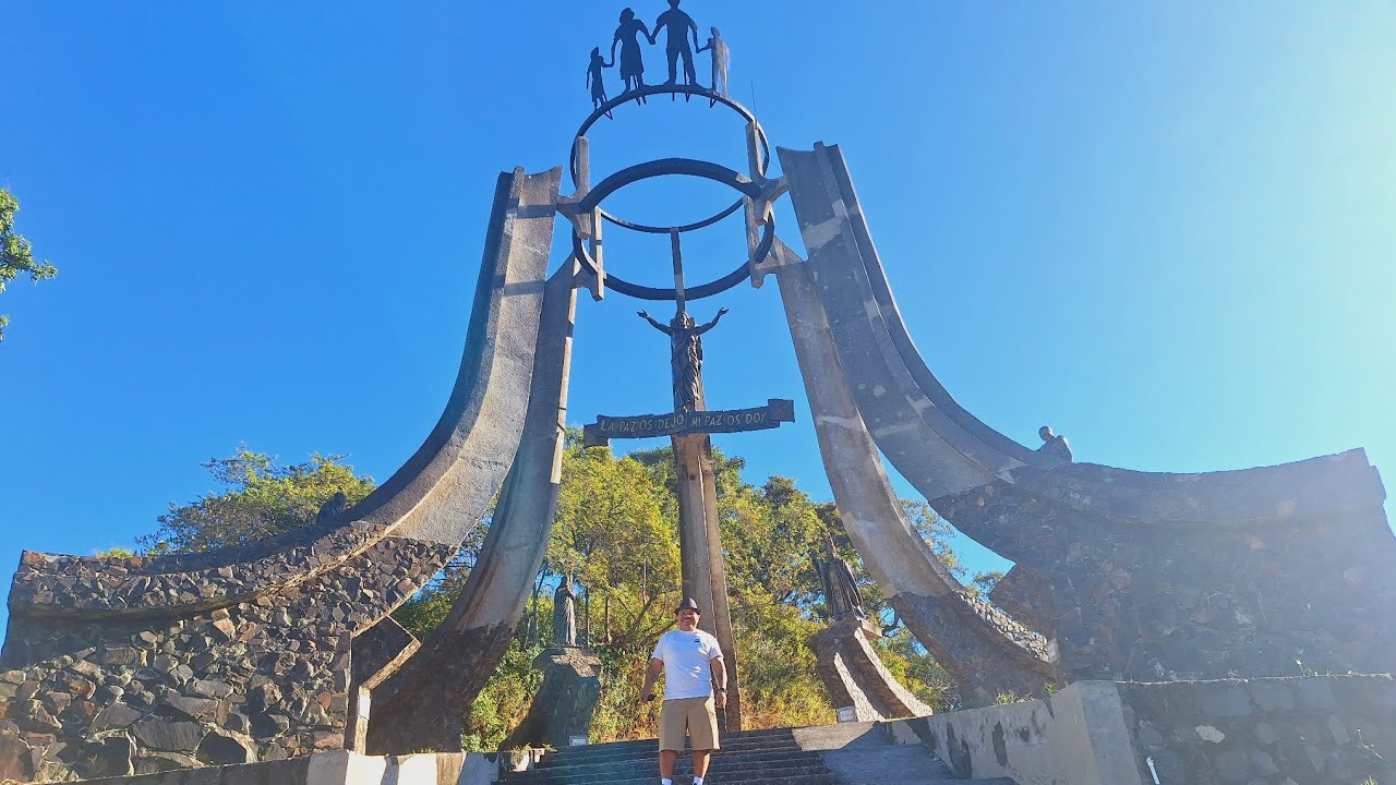 Monumento De paz En el Mosote Morazan 