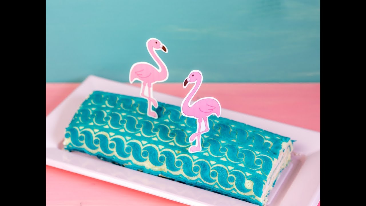 Flamingo-Biskuitrolle mit Reliefmatte**