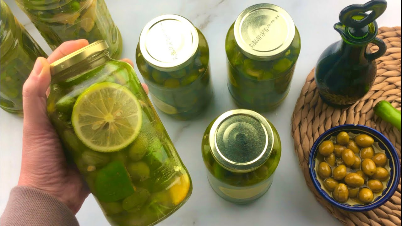 طريقة تخليل الزيتون الأخضر بالمنزل / طريقة تخليل الزيتون بالماء والملح / طريقة عمل الزيتون المخلل
