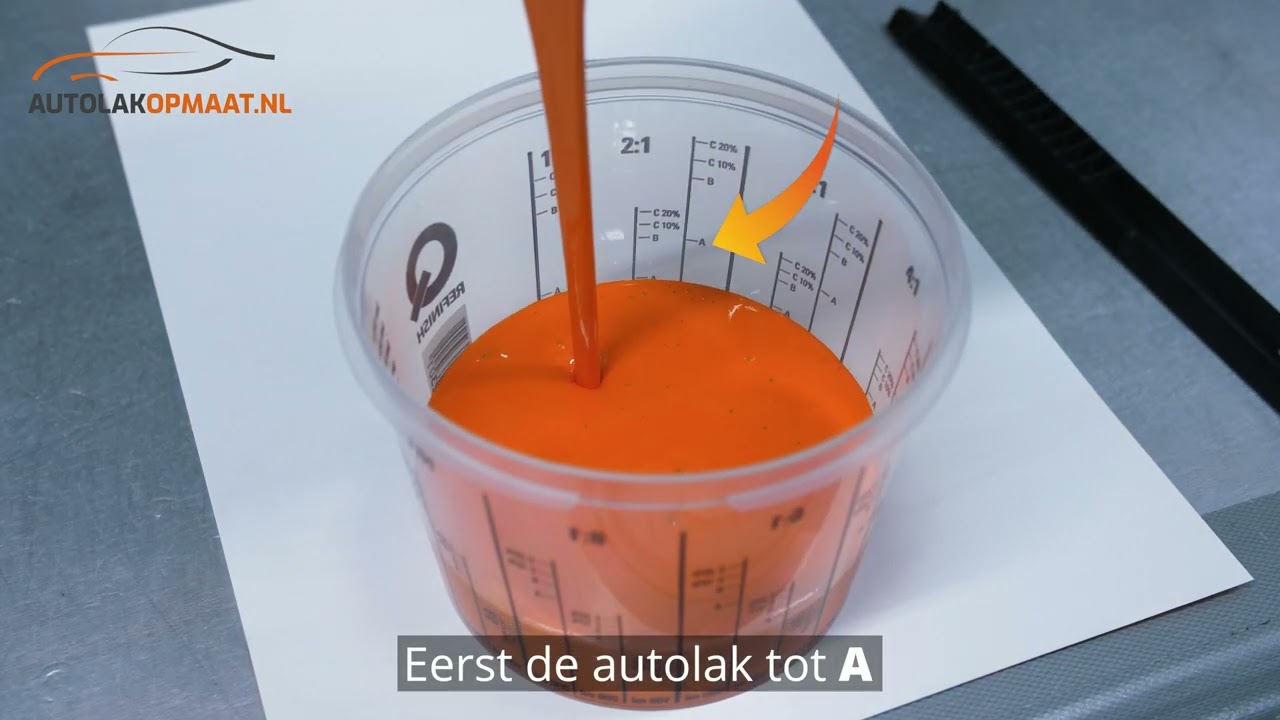 Uitleg voor het gebruik van een mengbeker voor autolak | AutolakOpMaat.nl