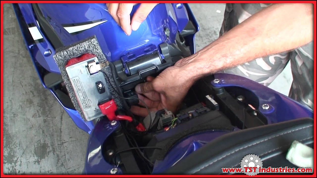 How To Install LED Flasher Relay on 2006-2007 Yamaha R6 by TST Industries
