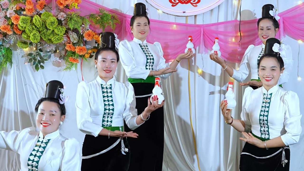 Đội múa tuyệt vời nhất đến từ bản thẳm 