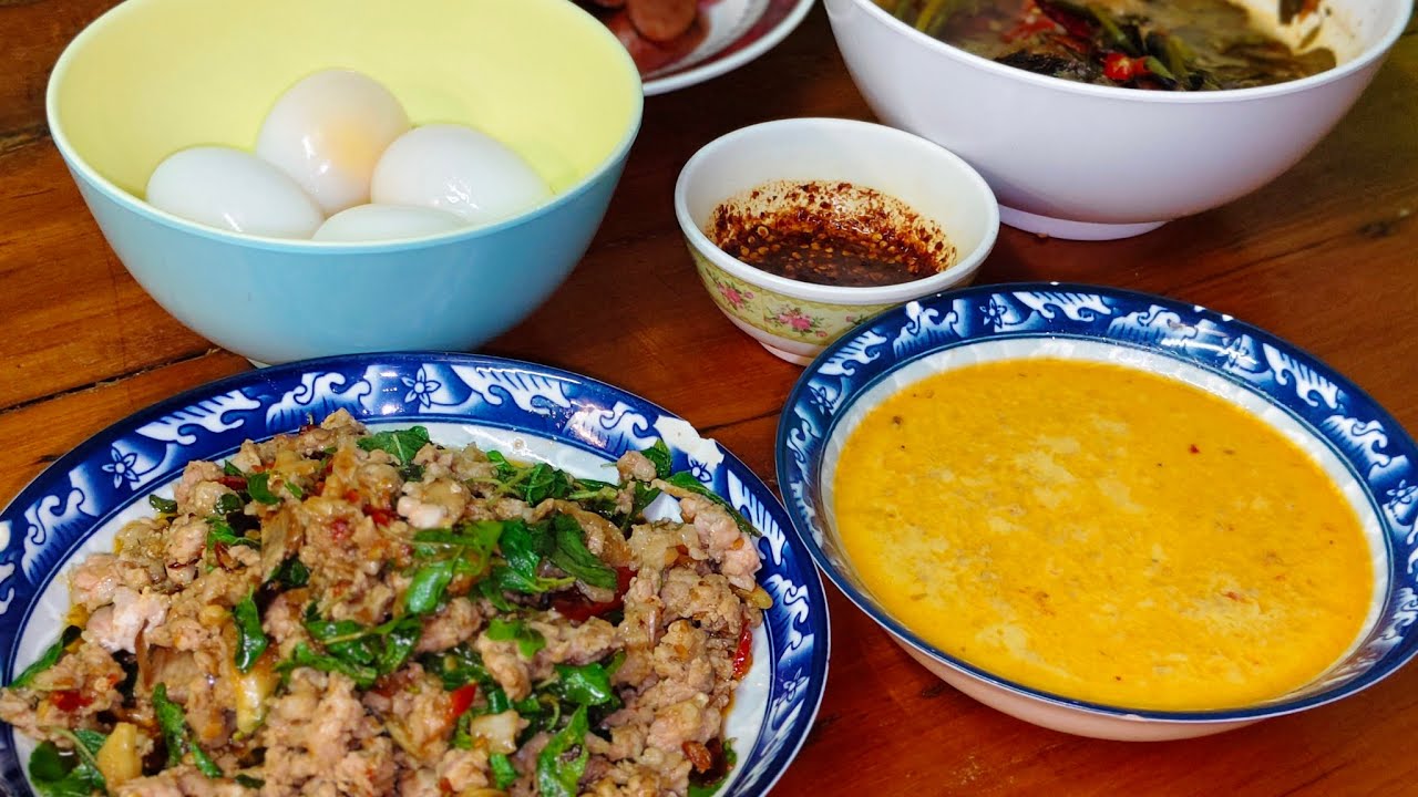 กินข้าวผัดกระเพราไข่ต้ม ขุนเชียงทอดกันครับ