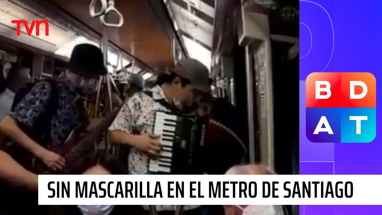 ¿Volvió la normalidad al Metro?: Pasajeros acusan que vendedores y cantantes no usan mascarillas