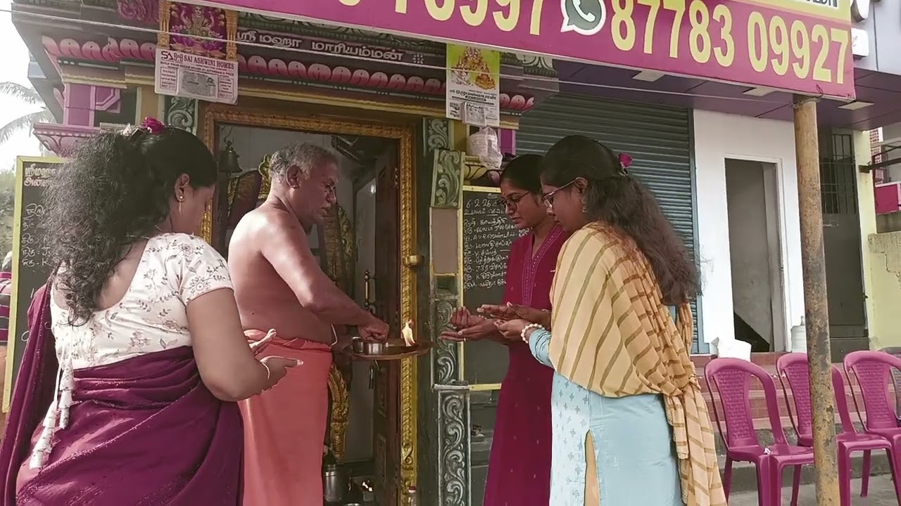 1.2.26  தை பூசம் ,ஶ்ரீ மஹாமாரி அம்மன் ஆலயத்தில், அபிஷேக உபயம். திருமதி.சுப்ரியா கணேஷ் குடும்பத்தினர்