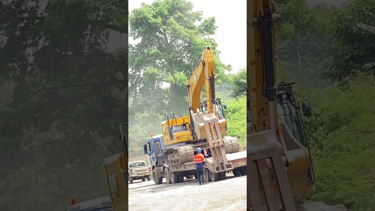 Amazing Excavator Loading Skills by Operator