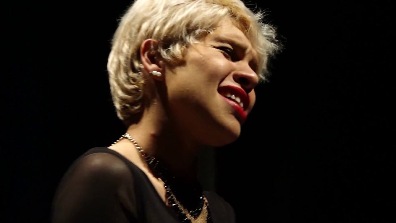 VANESSA   COVER AMY WINEHOUSE