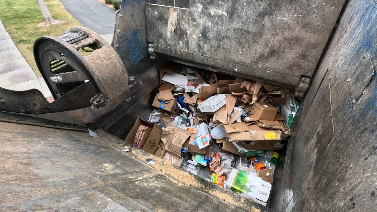 Recycle Hopper POV Garbage Truck | 30 Minute Continuous Load 