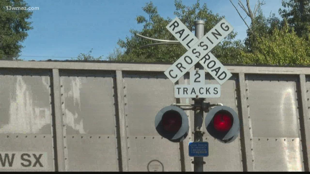 Georgia lawmakers respond to blocked train track causing dangerous delays in Juliette