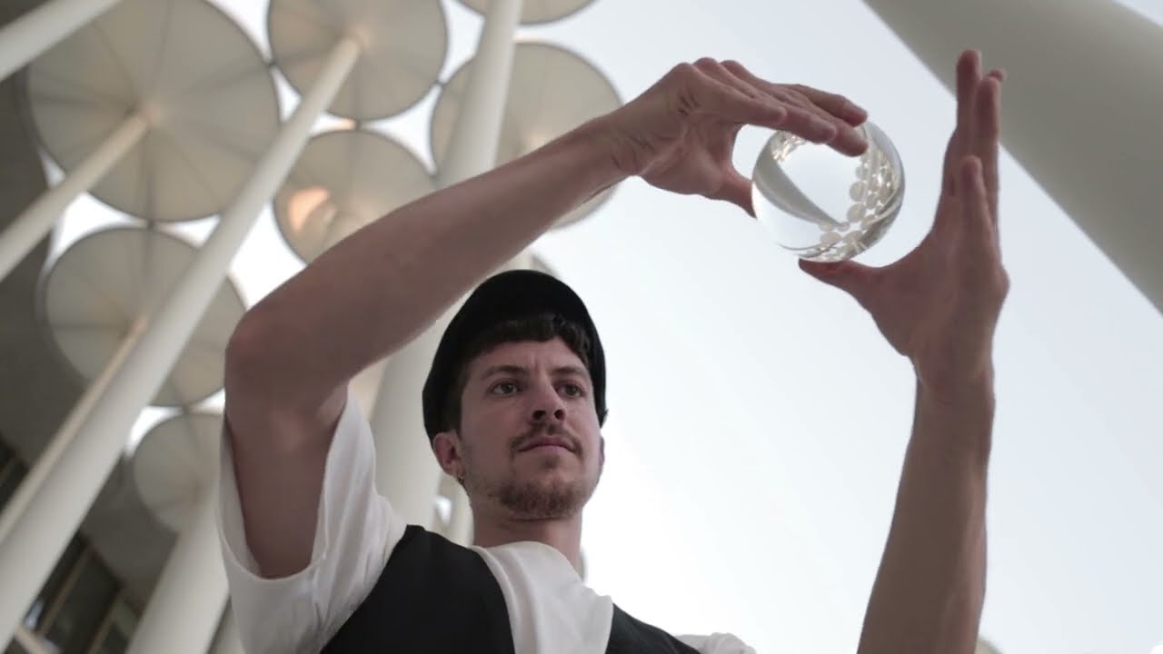 Contact Juggling meets Popping Dance - Liquid Circus