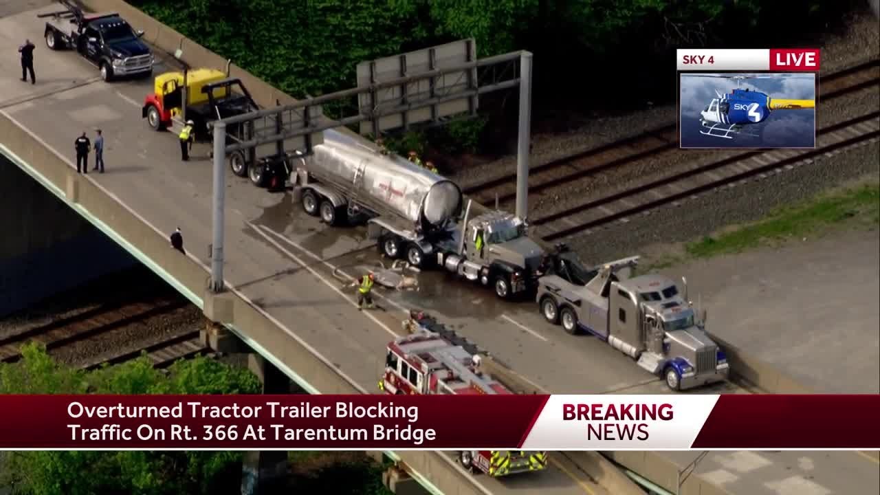 Water tanker overturns in Tarentum