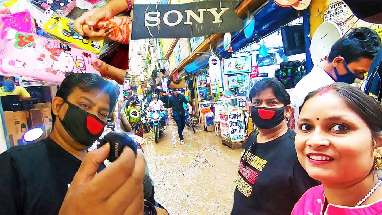 Shopping in Bakarganj market, Patna