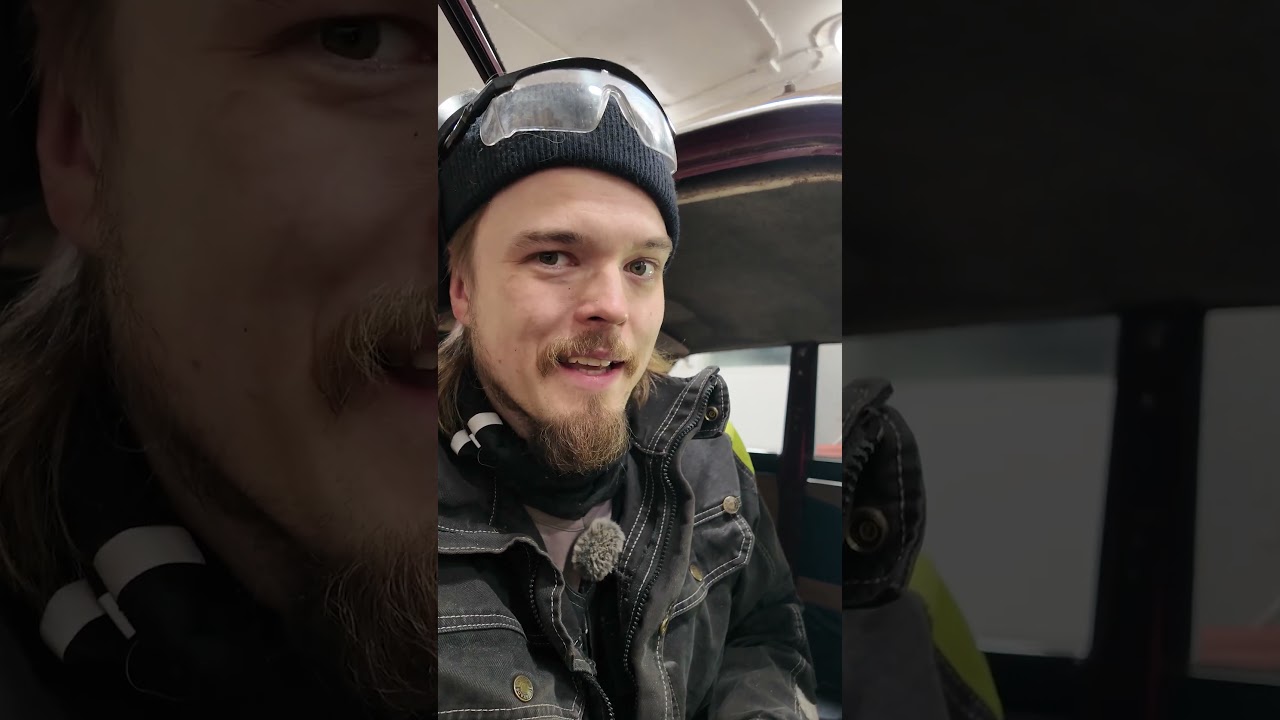 Lattia maalattu ja seuraavaksi kulma minttiin! T&auml;m&auml;h&auml;n na kohta koriltaan kunnossa 😎 #rustremoval