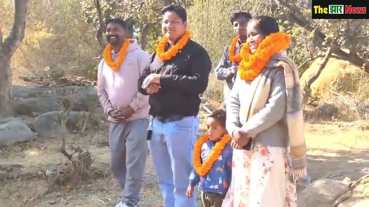 खूंटी नगर पंचायत अध्यक्ष के प्रत्याशी सोनम बागे जनता के बीच पहुंचकर वोट करने की कर रही है अपील