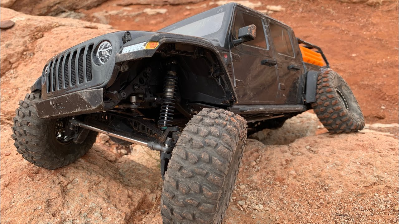 Dinosaur Tracks! Gladiator Scx10 III