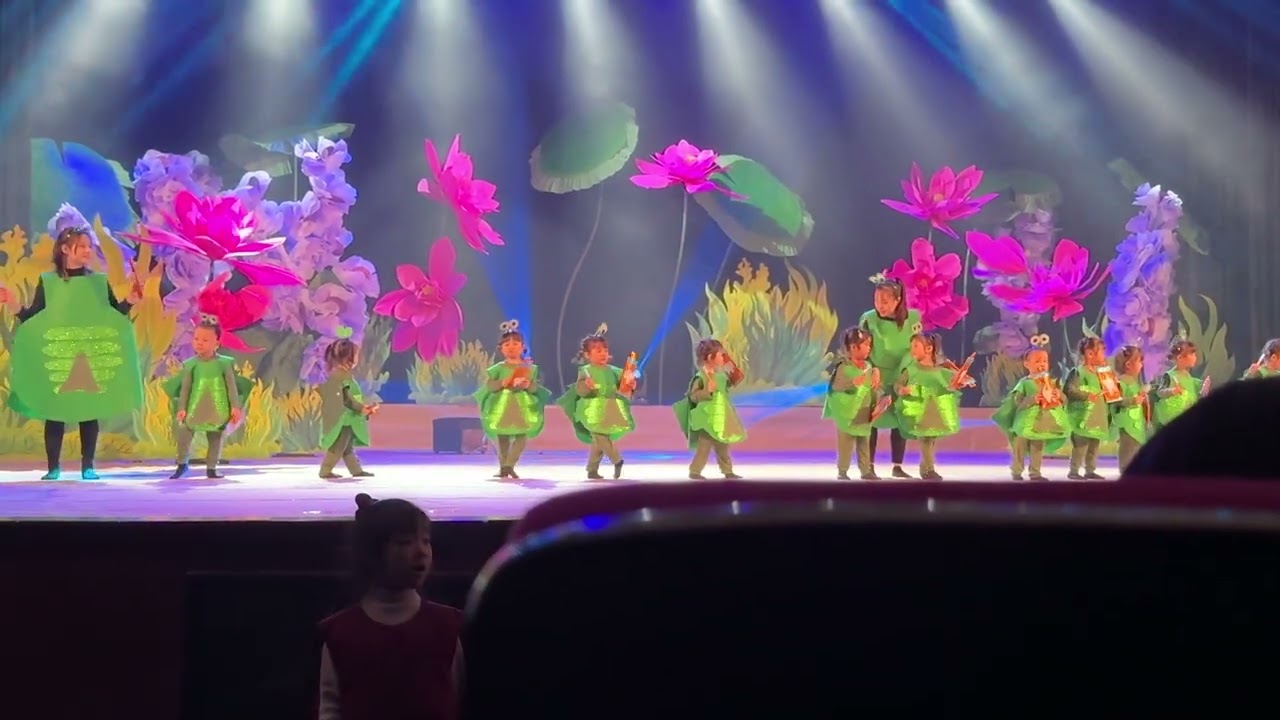 Nhạc kịch cua con đánh răng