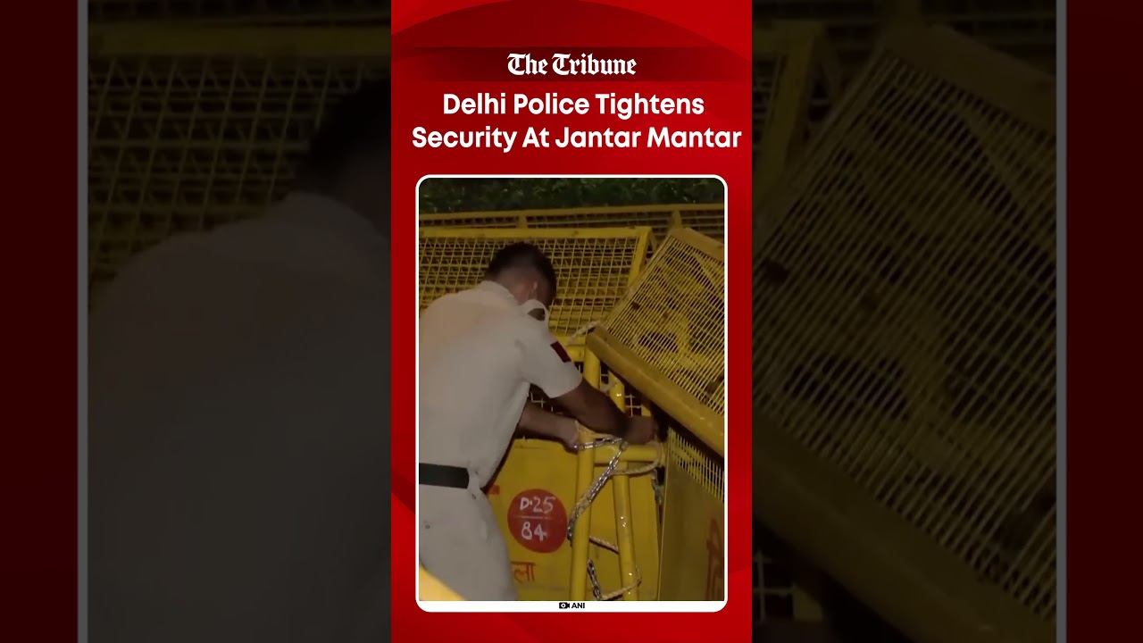 Delhi Police Welds Barricades With Chains Amid CJP Protest at Jantar Mantar