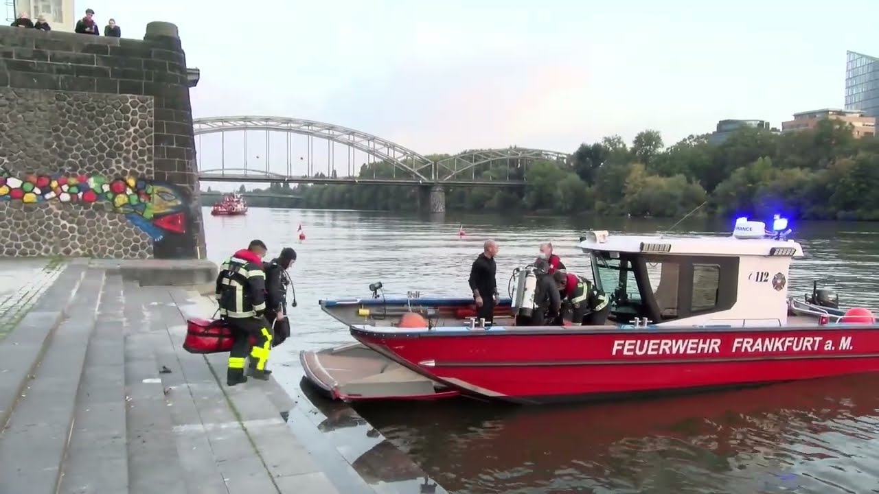 Nachttauchübung der Tauchen der Berufsfeuerwehr Frankfurt am Main