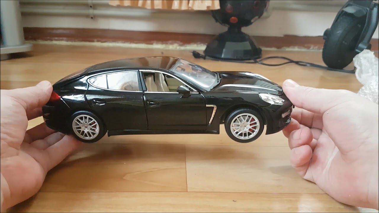 Unboxing Diecast Porsche Panamera 4S 