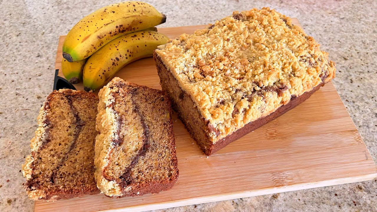 Cinnamon Swirled Banana Bread With a Streusel Topping!