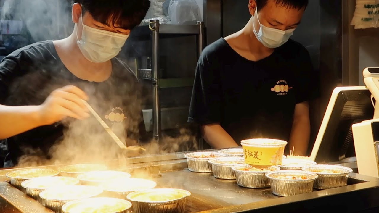 Going for hotpot and drinks in Chongqing's air-raid shelters