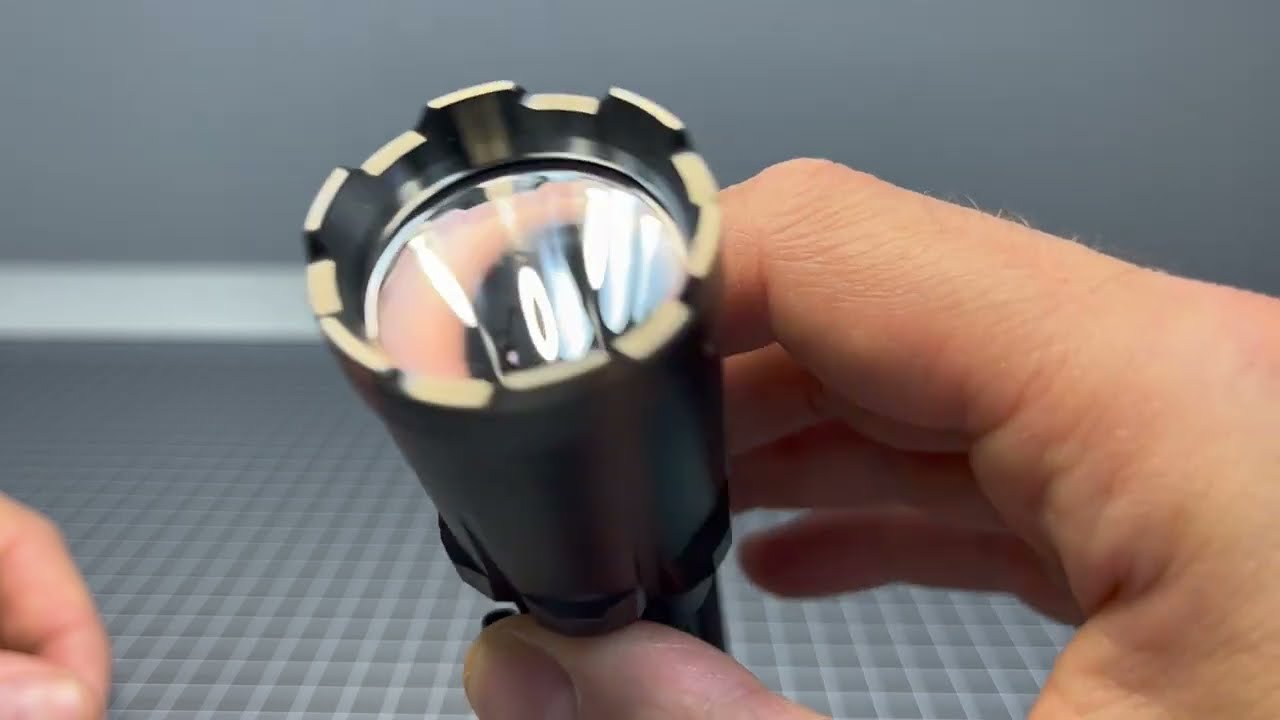 Klarus XT11GT PRO Review - Dual mode tactical flashlight - With some questionable features