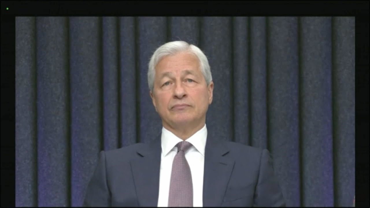 JPMorgan's Dimon Clashes With Warren Over Overdraft Fees