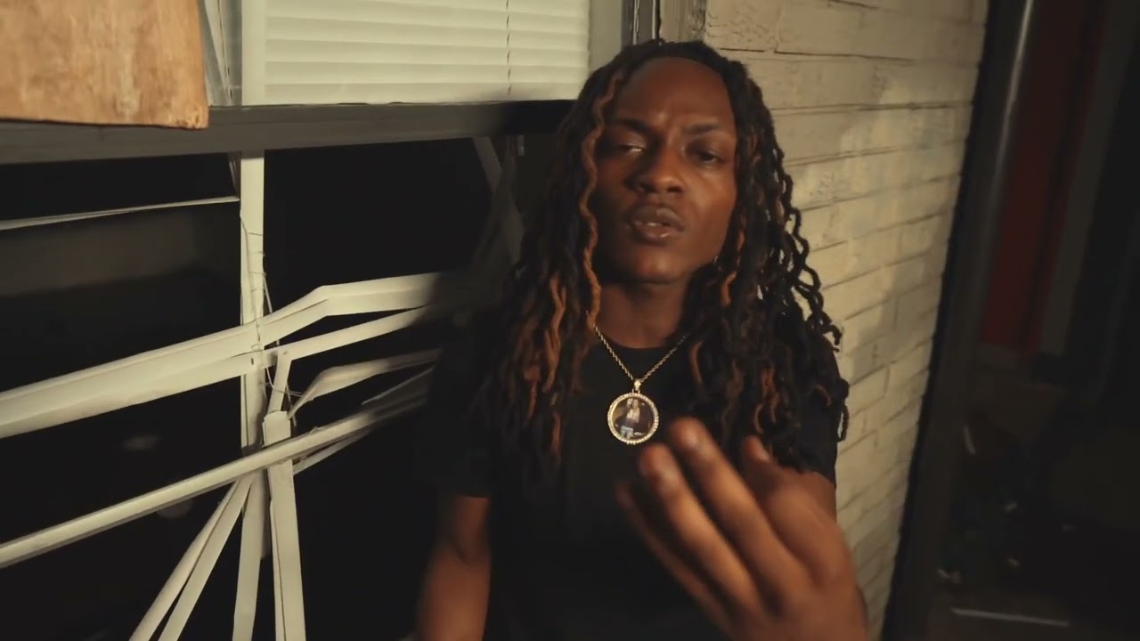 SUIT UP - Dee YNT Featuring Mussie Gee