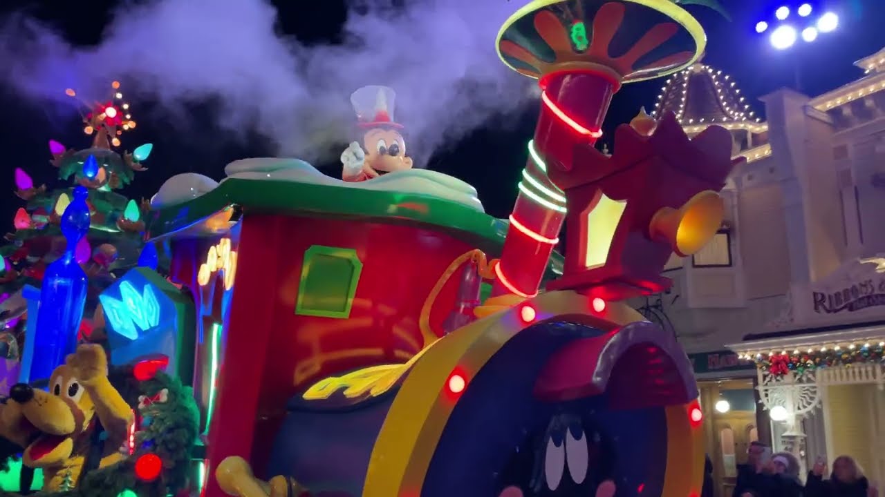 Mickey’s Dazzling Christmas Parade - Parade Étincelante de Noël -  Disneyland Paris